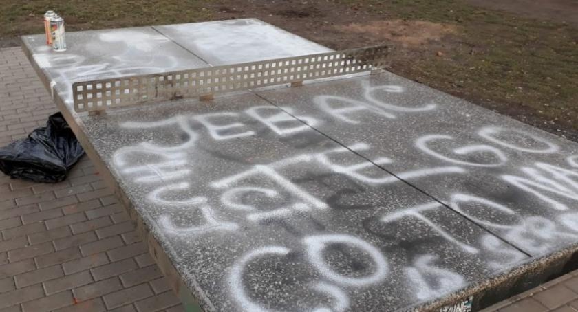 Kretynów w Legnicy nie brakuje. Znów dali o sobie znać