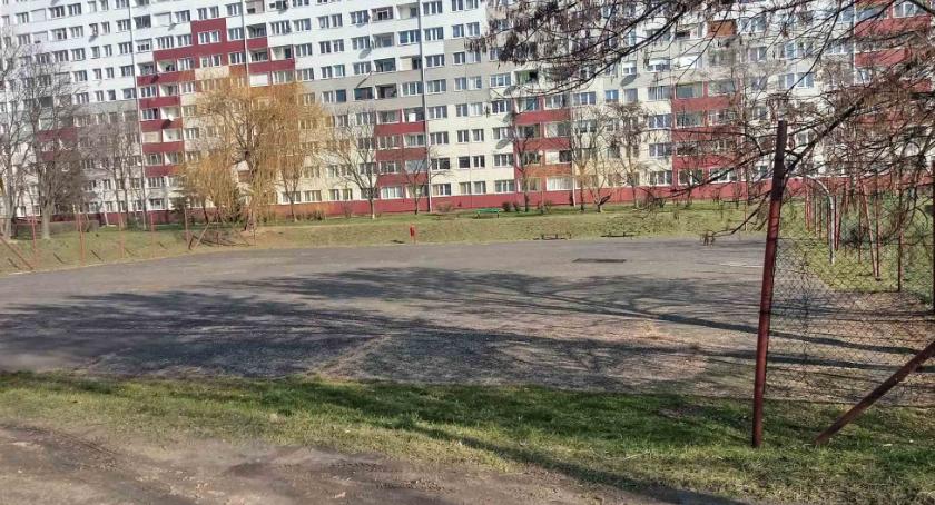 Parking zamiast boiska? Radny Kupaj wraca do starego pomysłu