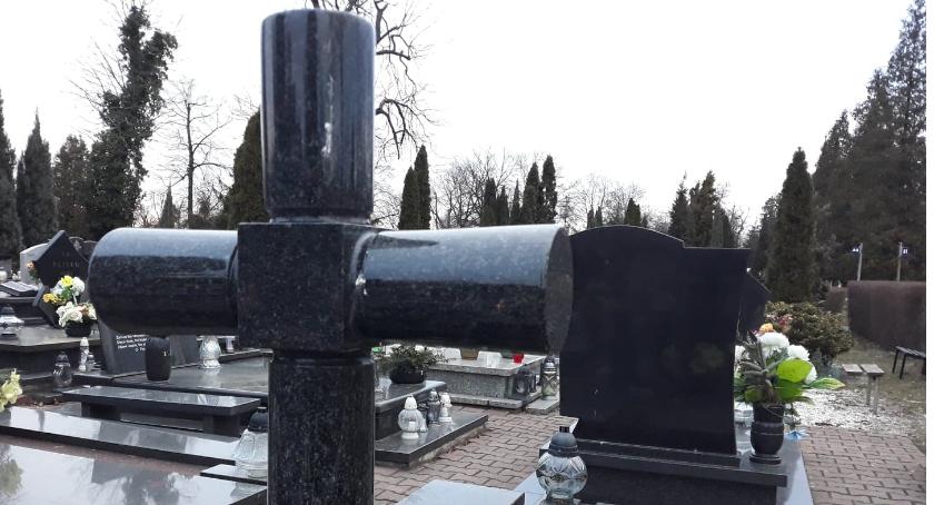 Legnica łamie prawo kasując za dochówki w grobowcach