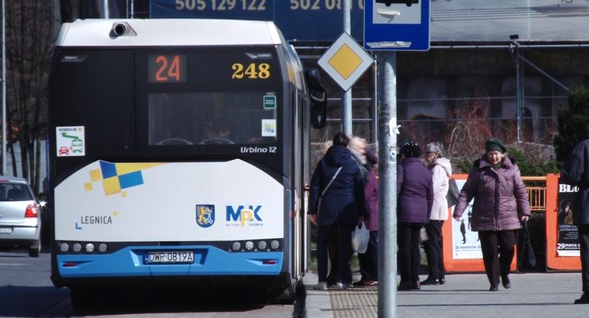 Kto może jeździć autobusami legnickiego MPK bez biletu? 