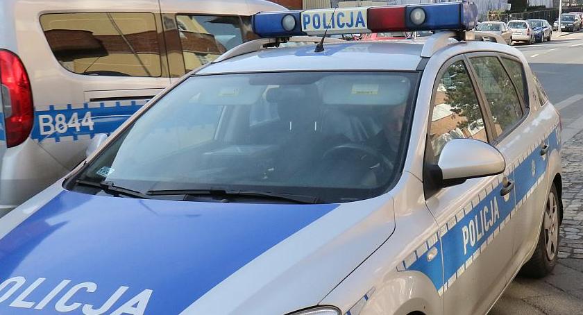 Uciekał samochodem, wskoczył do rzeki, ale i tak policjanci go schwytali