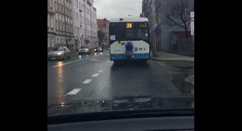 Nikt mu nie powiedział, że MPK dla uczniów jest już za darmo? [FILM]