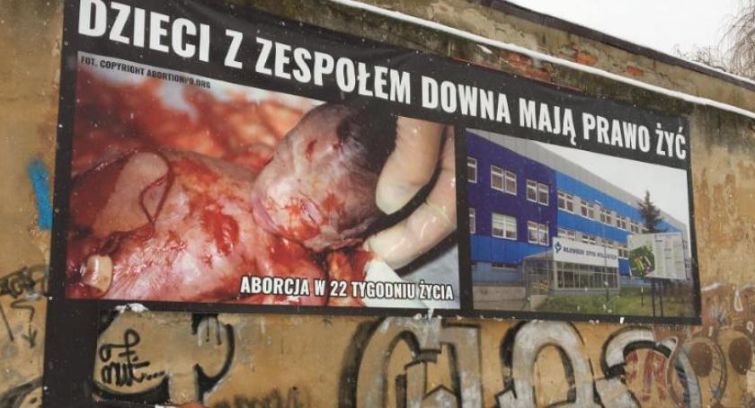 Urząd miasta umywa ręce ws. makabrycznego transparentu 