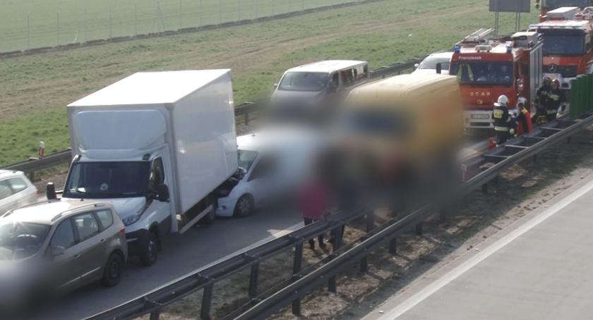 Wypadek na autostradzie. Doszło do zderzenia czterech samochodów