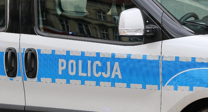 Uciekał przed policją, bo był pijany i przekroczył dozwoloną prędkość