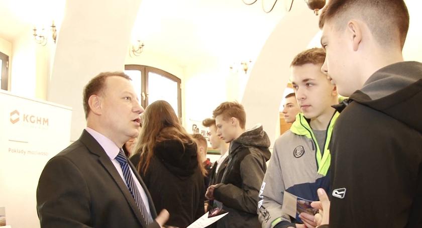Legnica usuwa bariery do kariery, czyli edukacyjne targi w akademii