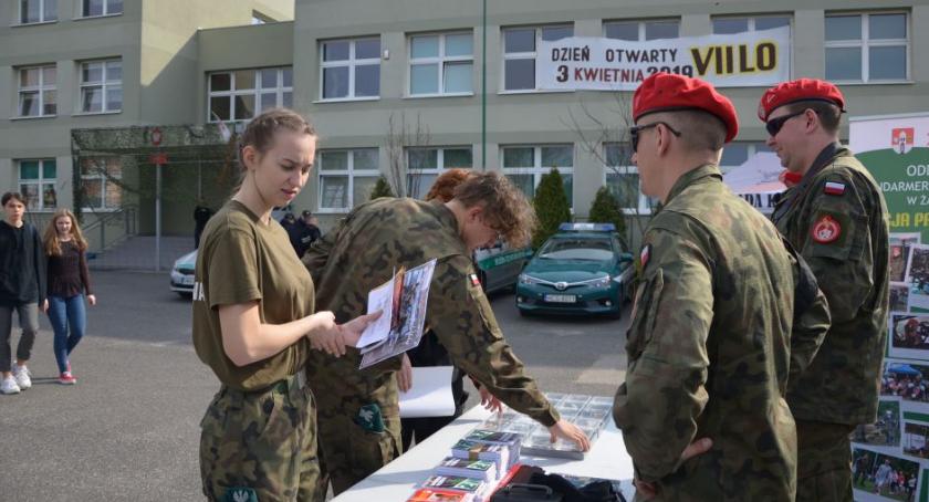 Za mundurem młodzież sznurem - Dni Otwarte w VII LO