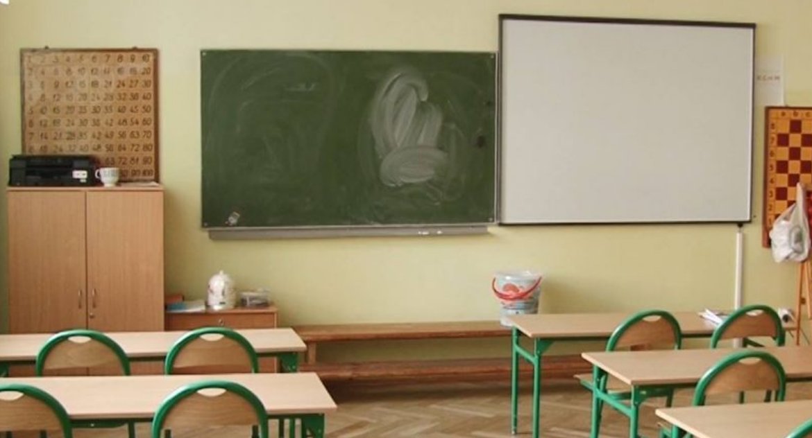 Strajk nauczycieli w Legnicy - nie ma zajęć w 37 szkołach i przedszkolach