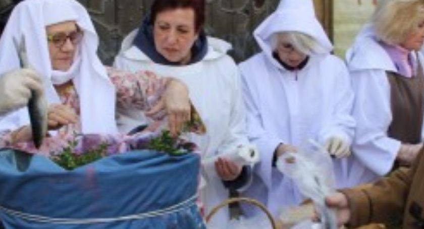 W Wielki Piątek będą tradycyjnie rozdawać jedzenie i pieniądze