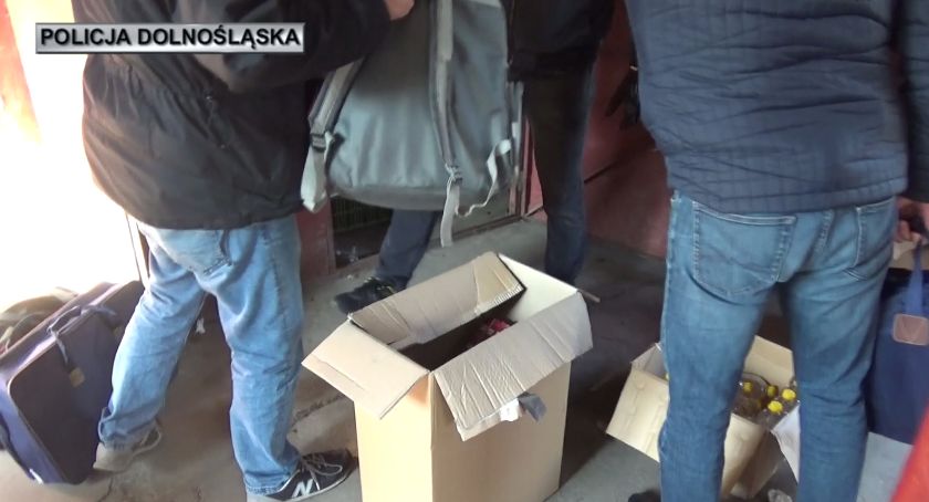Papierosy i alkohol bez akcyzy zarekwirowane przez policję