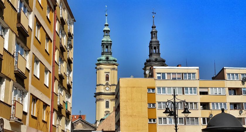 Proboszcz z radnym zapraszają na mszę. O co chcą się modlić?