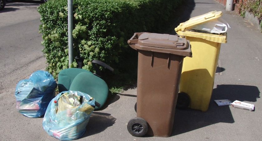 W Kunicach jak we włoskim Neapolu. Wieś tonie w śmieciach