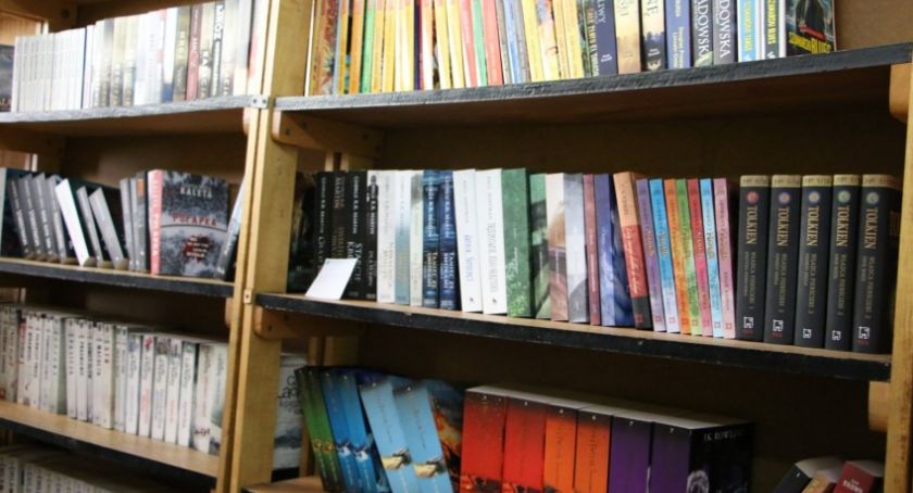 Szkolne biblioteki z rządowym wsparciem na zakup książek