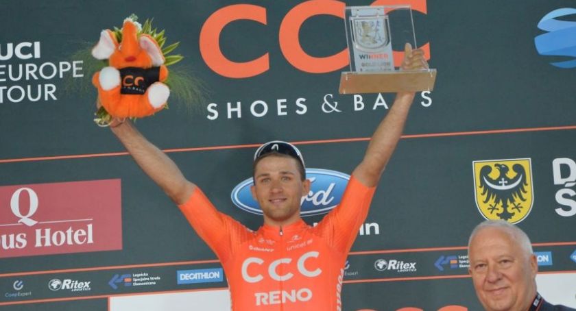 Kolarze CCC rządzili w legnickim rynku. Triumf Kamila Małeckiego
