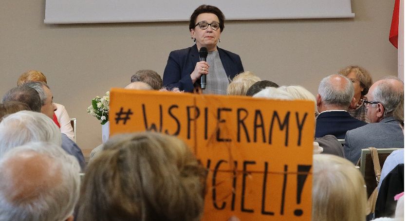 Minister Anna Zalewska szukała poparcia w Legnicy. Było nerwowo