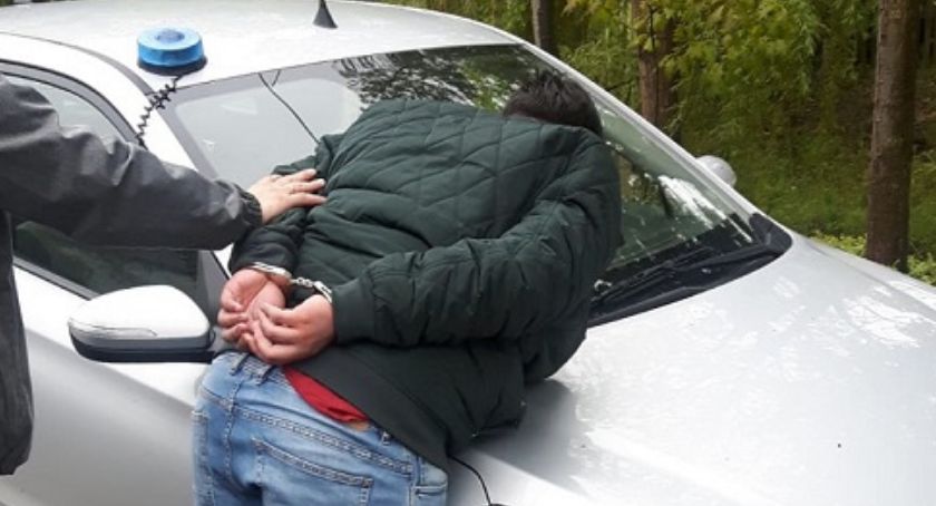 Policja zatrzymała 18-letniego oszusta, który działał 