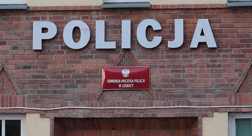 Poszukiwany 30-latek zgłosił się na komendę ... z narkotykami w spodniach