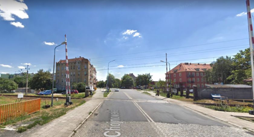 Kolej zamyka przejazd na Chojnowskiej. Przez dwa tygodnie będą objazdy 