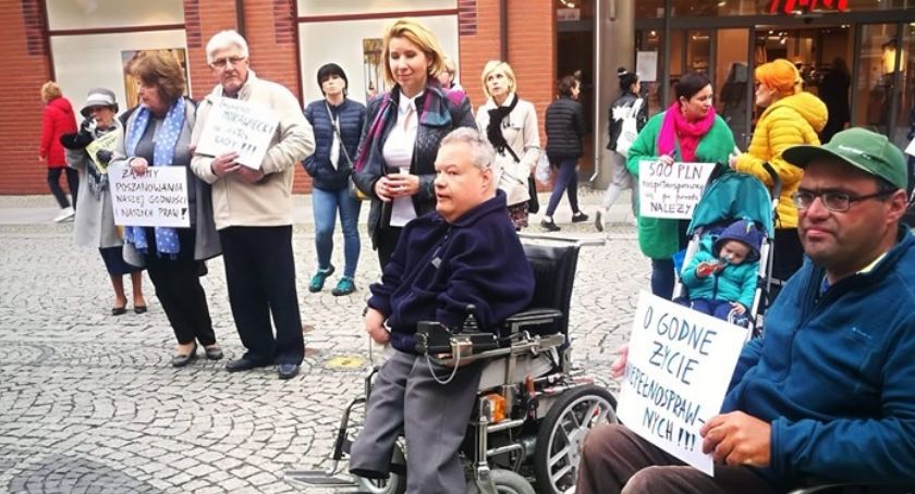 Niepełnosprawni z Legnicy wsparli ogólnokrajowy protest