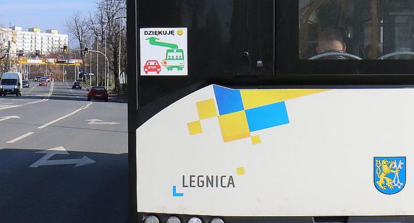 Przejazd kolejowy zamknięty, autobusy pojadą więc inaczej [MAPA]
