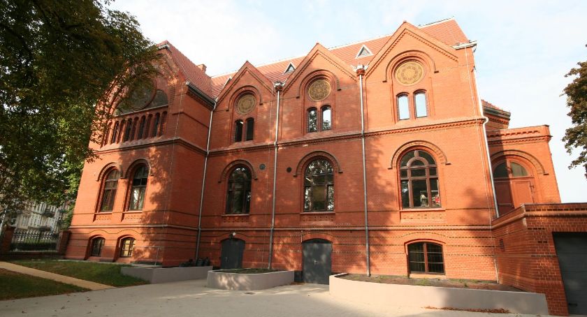 Legnicka biblioteka bierze udział w ogólnopolskim konkursie. Głosujemy!