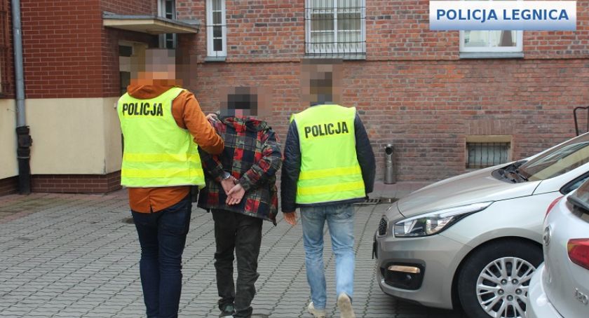 Prawdziwi policjanci zatrzymali oszusta podającego się za policjanta