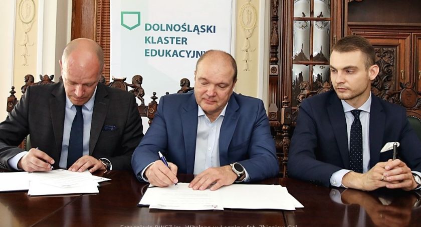 Umowa podpisana. LSSE objęła patronat nad Technikum Akademickim 