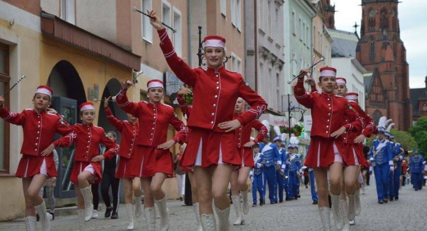 Orkiestry dęte opanowały legnicki rynek [FOTOGALERIA]