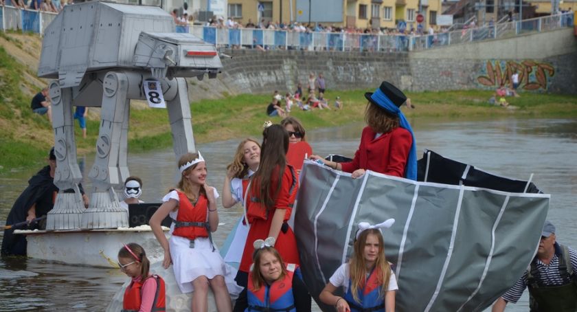 Spływ samoróbek. „Titanic” w Kaczawie nie zatonął [FOTOGALERIA]