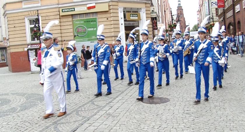 Orkiestry dęte dały popis w legnickim rynku