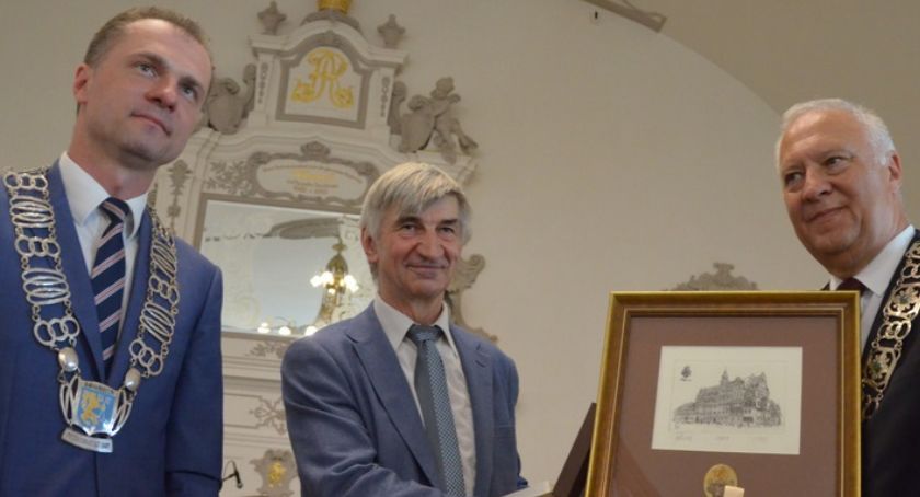 Doktor Wojciech Kowalik Honorowym Obywatelem Legnicy [ZDJĘCIA]
