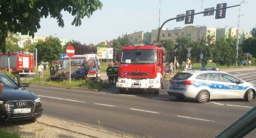 Bez wahania ruszył na pomoc ofiarom wypadku i ... został okradziony