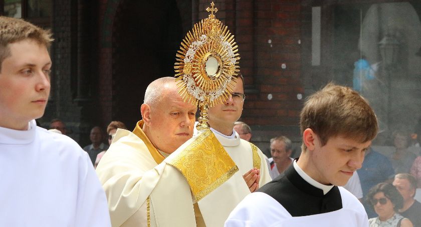Tysiące legniczan w procesjach Bożego Ciała [FOTOGALERIA]