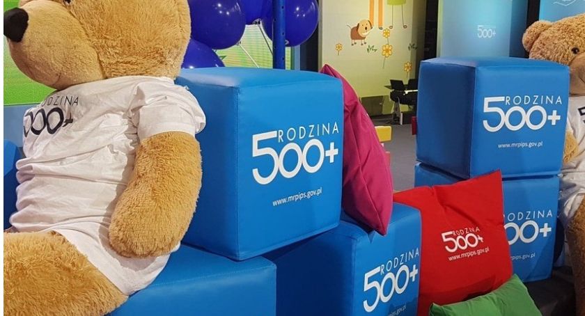 Uwaga rodzice! Można już składać wnioski o 500+ i wyprawkę szkolną
