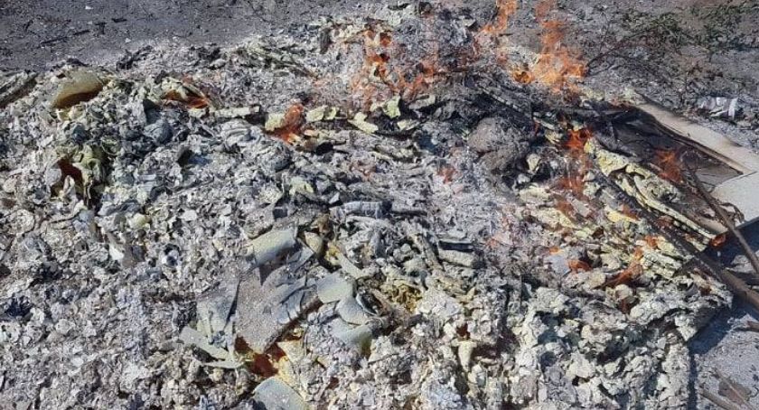 Nielegalnie spalał śmieci i wpadł w ręce stróżów prawa