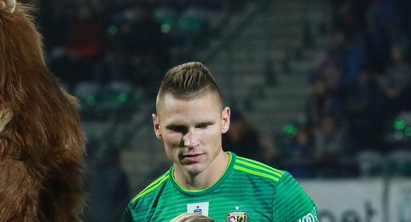 Koniec transferowej telenoweli. Robak piłkarzem Widzewa Łódź