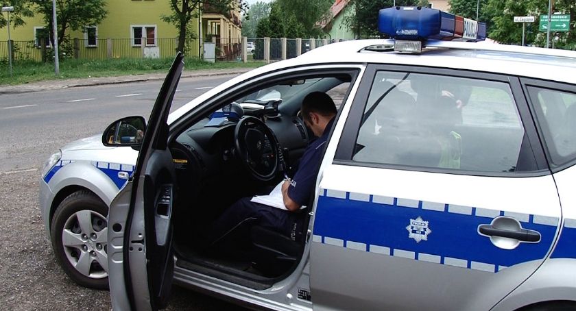 Naćpany, bez prawa jazdy, przewoził narkotyki i wylądował w areszcie 