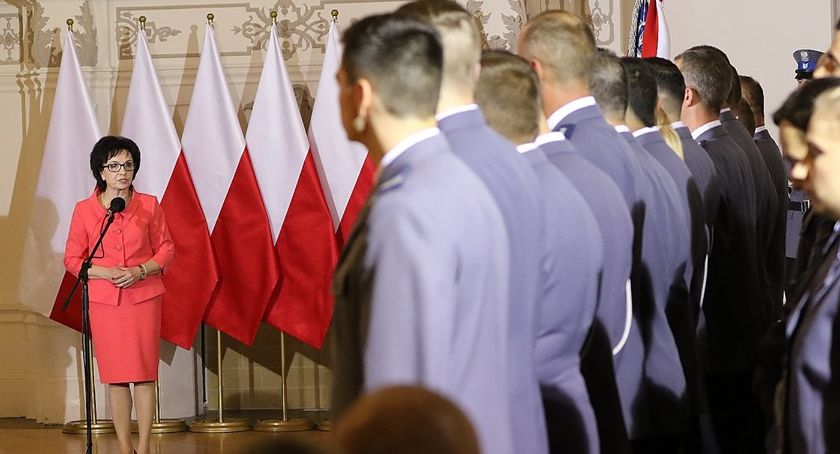 Święto policji w Legnicy. Posypały się medale i awanse [ZDJĘCIA]