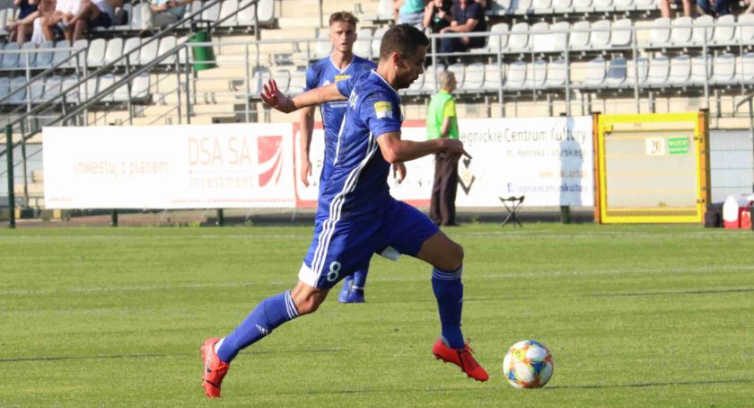 Miedź gra z Sandecją. Na jej trenera Dadełło pożałował kiedyś 100 tys. zł