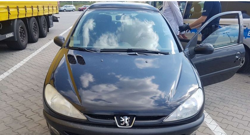 Jechał zygzakiem z 4 promilami we krwi, bo spieszył się na rozmowę o pracę 