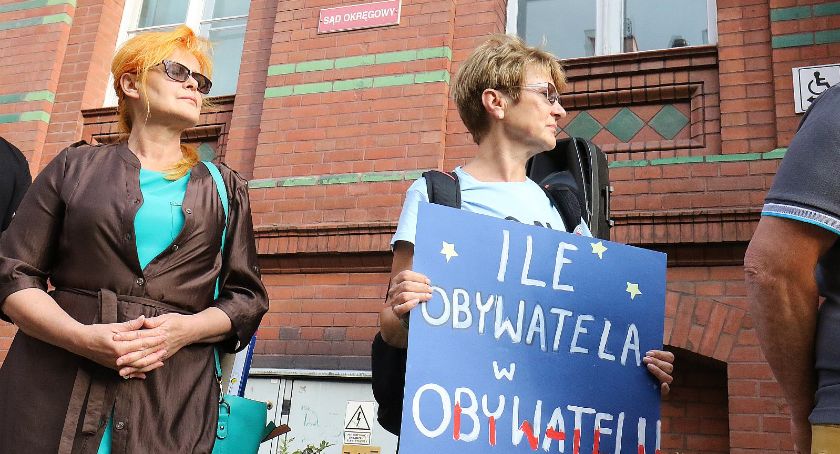 KOD protestował przed sądem okręgowym [FOTOGALERIA]