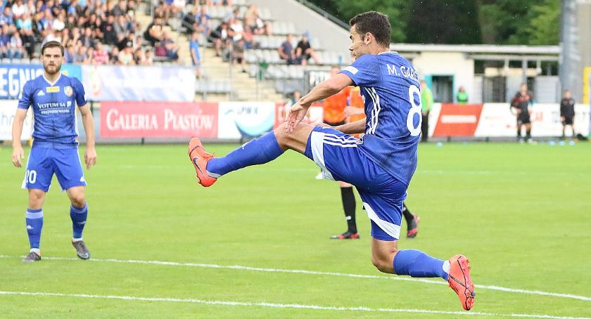 Miedź przegrała w Mielcu. Stal nowym liderem Fortuna I Ligi