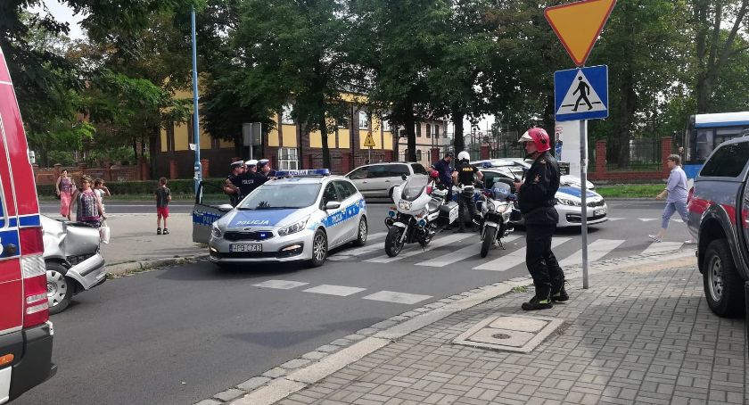 Pijany kierowca spowodował kolizję na Chojnowskiej [FOTO]