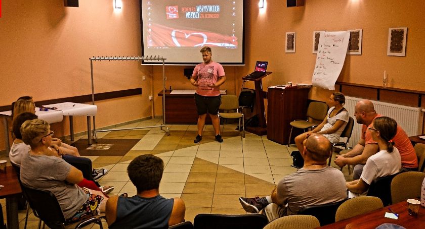 Jednych szkolą, na nowych czekają. Zostań wolontariuszem Szlachetnej Paczki!