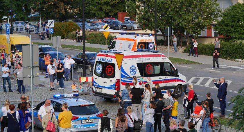 Przez Legnicę przejechała kawalkada karetek [FOTO, VIDEO]