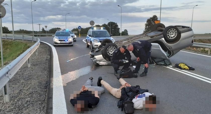 Pościg jak z filmów akcji. 38-latek uciekał policjantom [ZDJĘCIA]