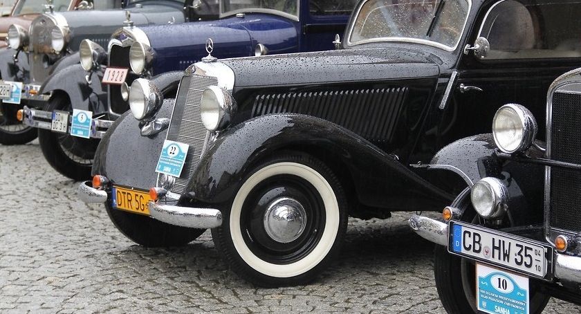 Zabytkowe automobile zaparkują w niedzielę w legnickim Rynku