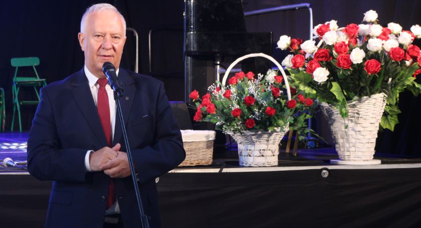W oświacie jest ciężko, ale prezydent Legnicy dodaje nauczycielom skrzydeł