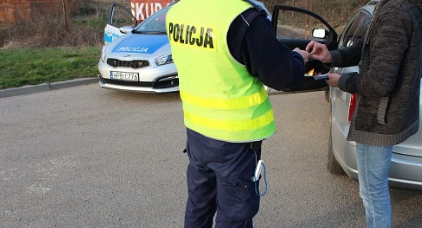 Pirat drogowy z pięcioma zakazami złapany przez legnicką policję