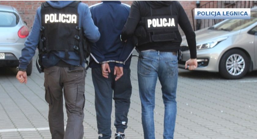 „Policjant” z Warszawy zatrzymany przez prawdziwych policjantów